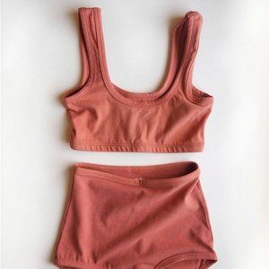 NWT - ARQ wide strap bra - M